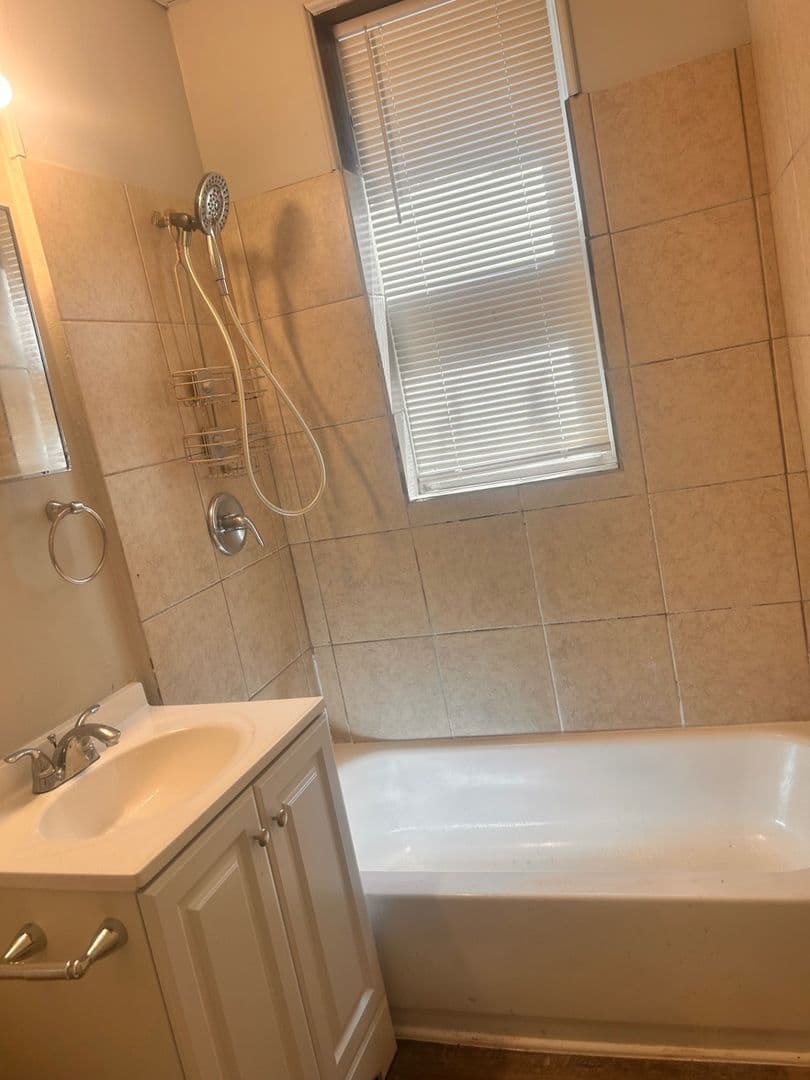 Chicago Apartment: 6417 S Evans Ave