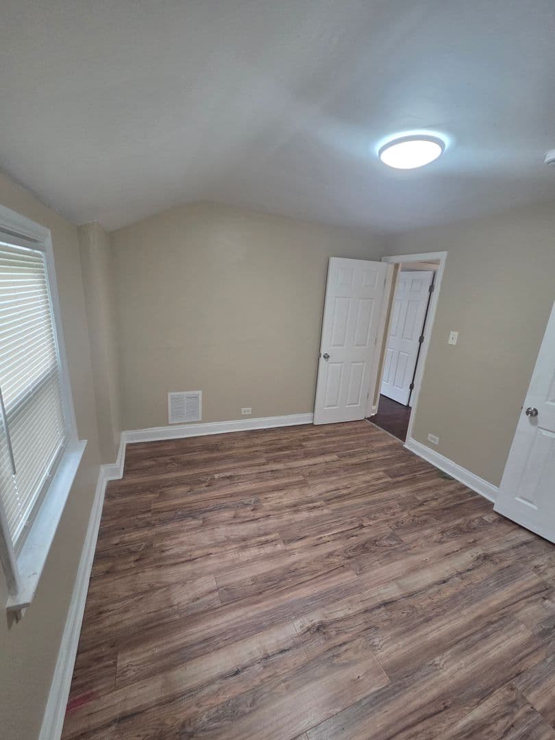 Chicago House: 9911 S Paxton Ave