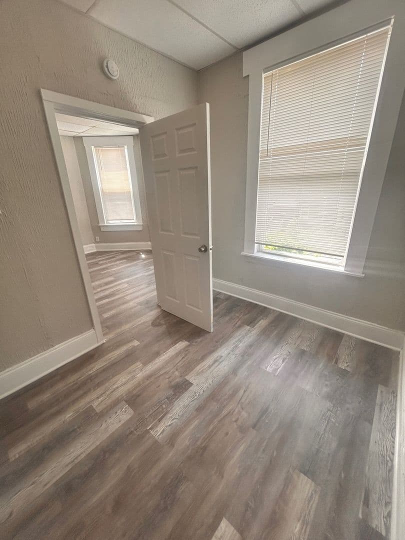 Chicago Apartment: 6417 S Evans Ave