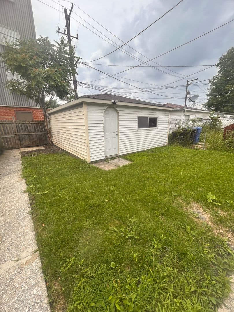 Chicago House: 8740 S Justine St