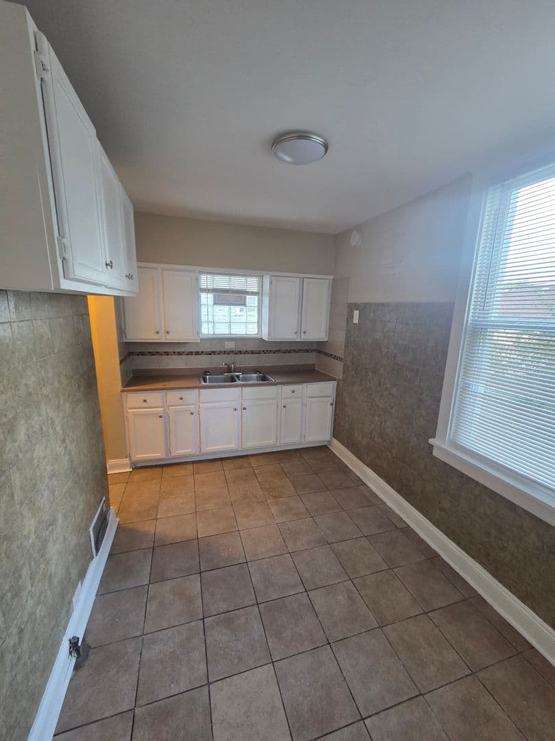 Chicago House: 10135 S Racine Ave