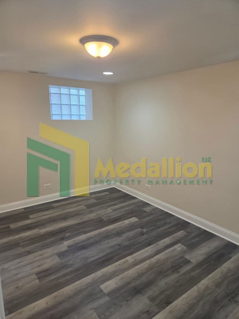 Chicago Apartment: 7154 S Francisco Ave