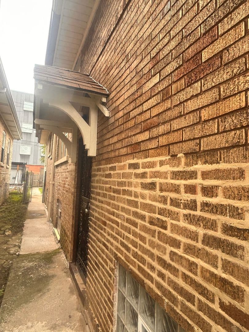 Chicago House: 8740 S Justine St