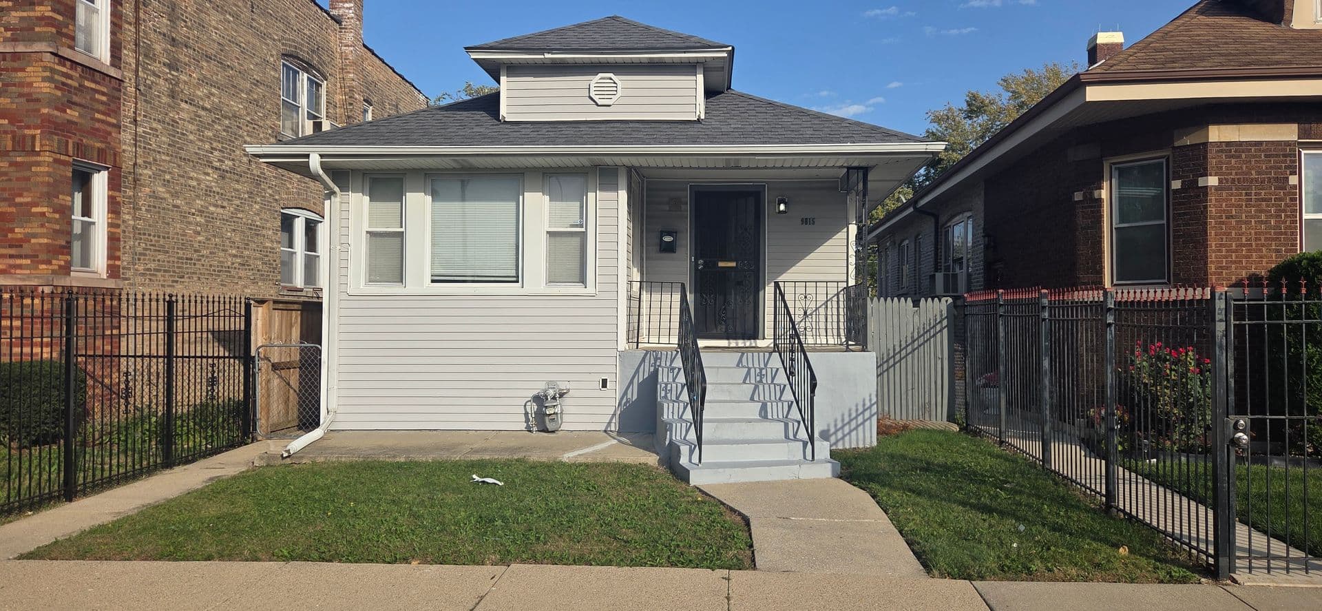 Chicago House: 9815 S Throop St
