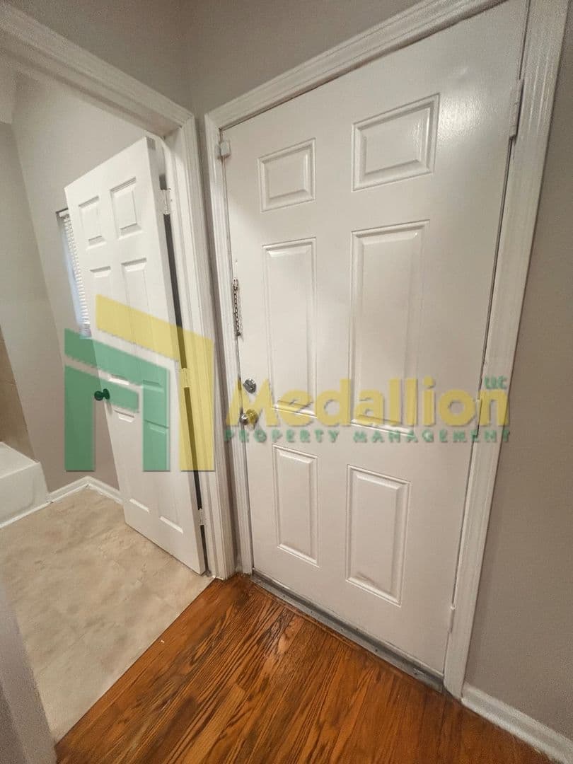 Chicago Apartment: 4700 W Monroe St