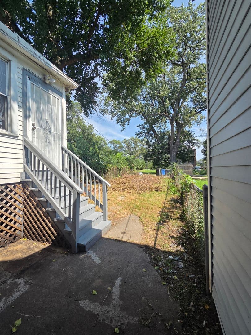 Chicago House: 8839 S Princeton Ave