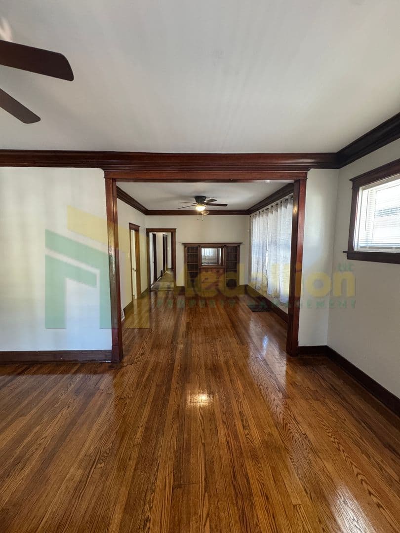 Chicago House: 133 E 114th Pl