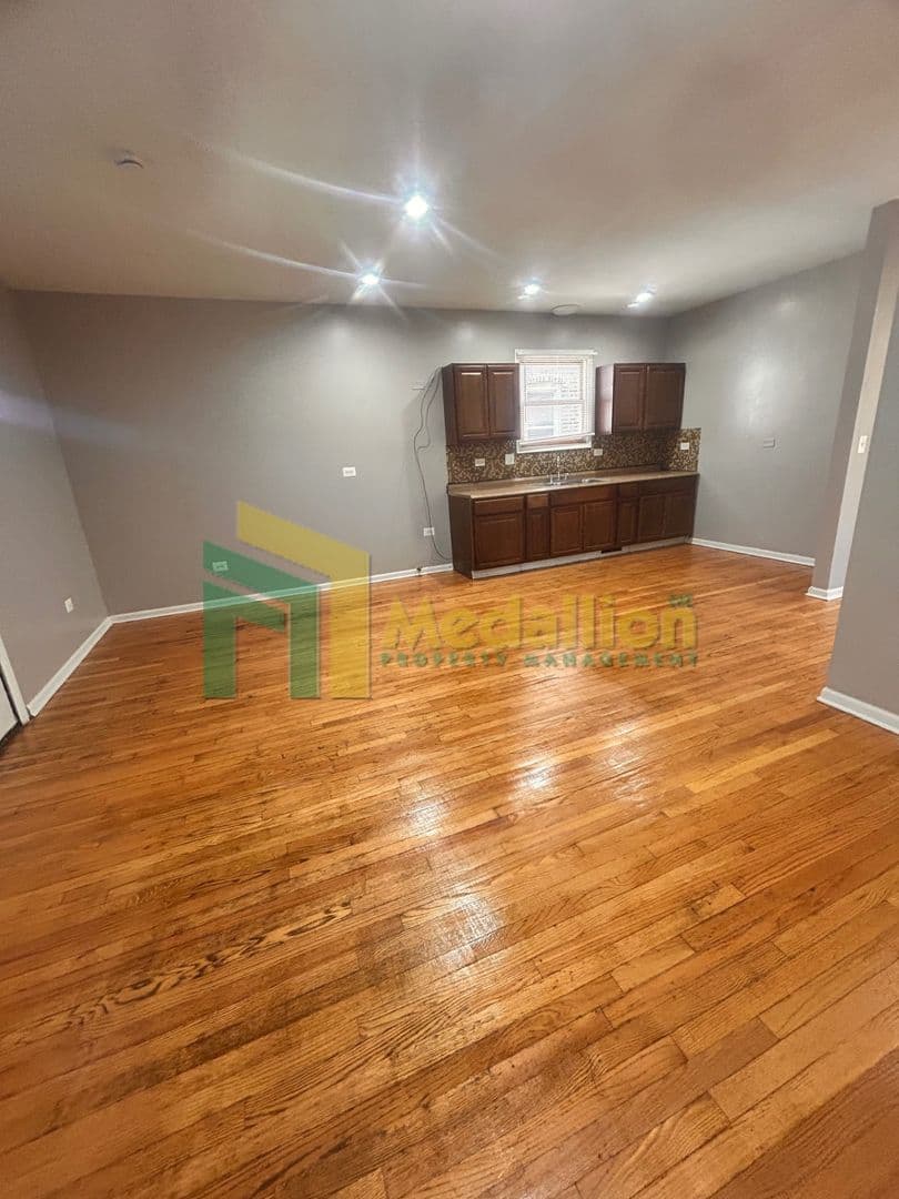 Chicago House: 5954 S Maplewood Ave