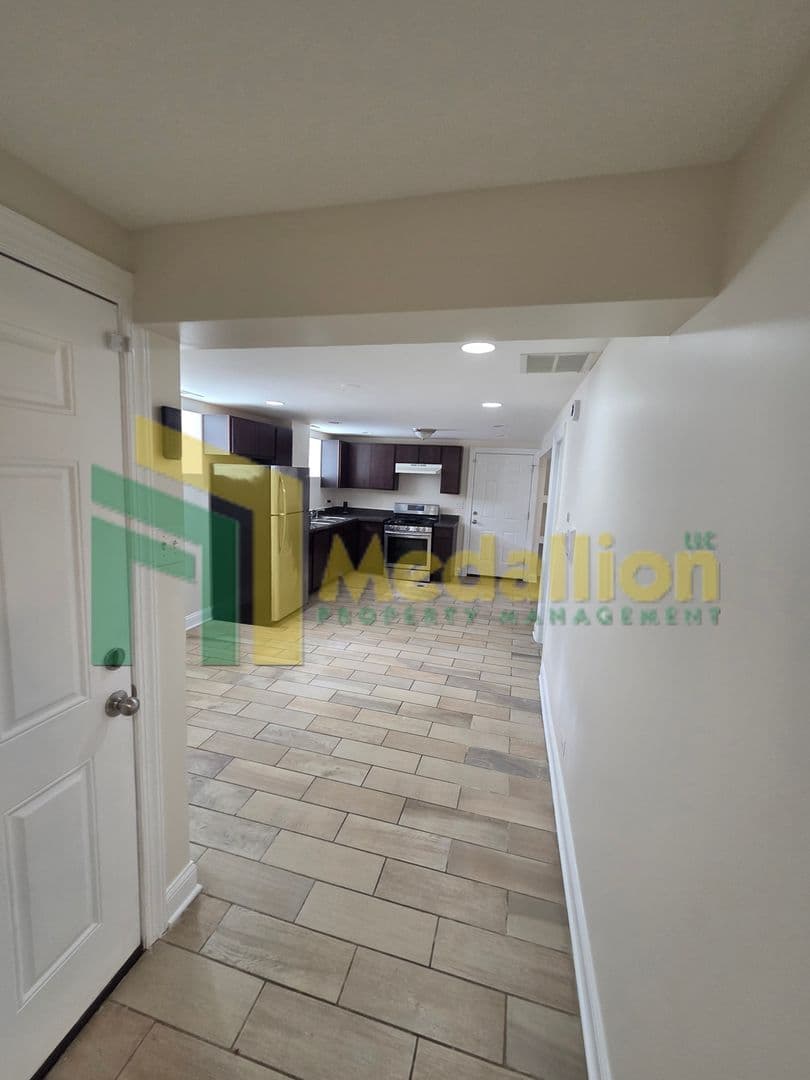 Chicago Apartment: 7154 S Francisco Ave