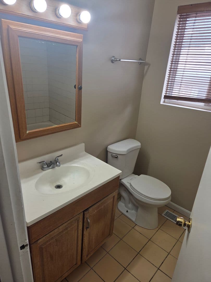 Chicago House: 7514 S Winchester Ave