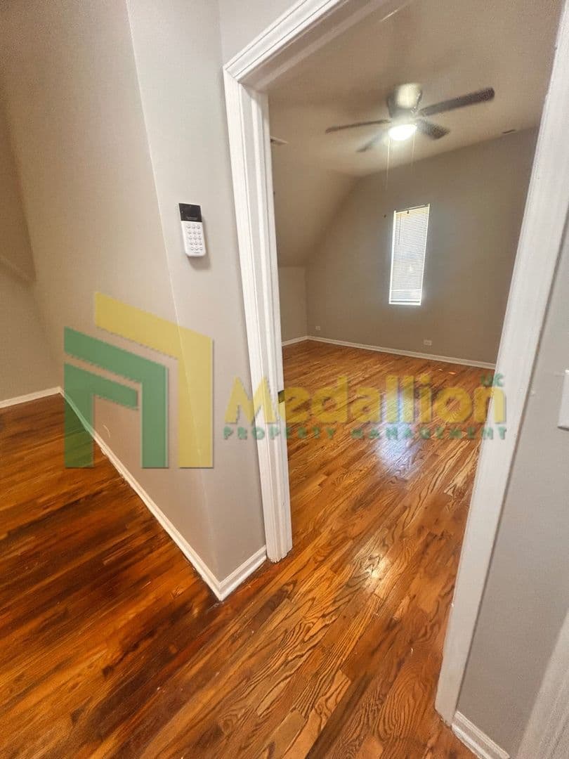 Chicago Apartment: 4700 W Monroe St