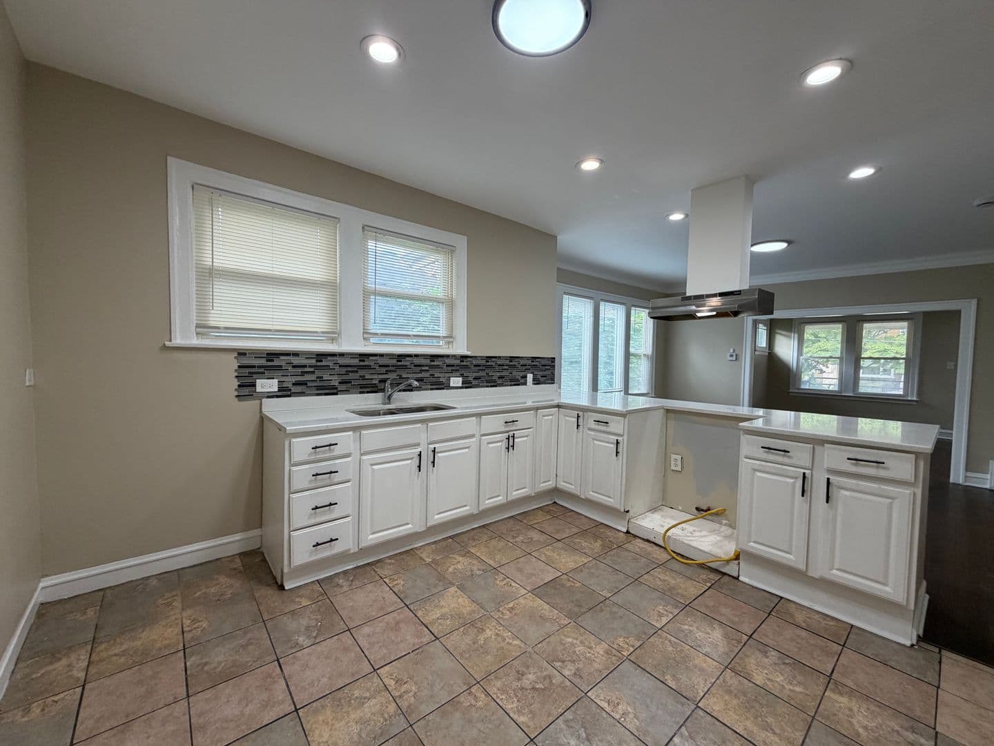 Chicago House: 12479 S Wabash Ave