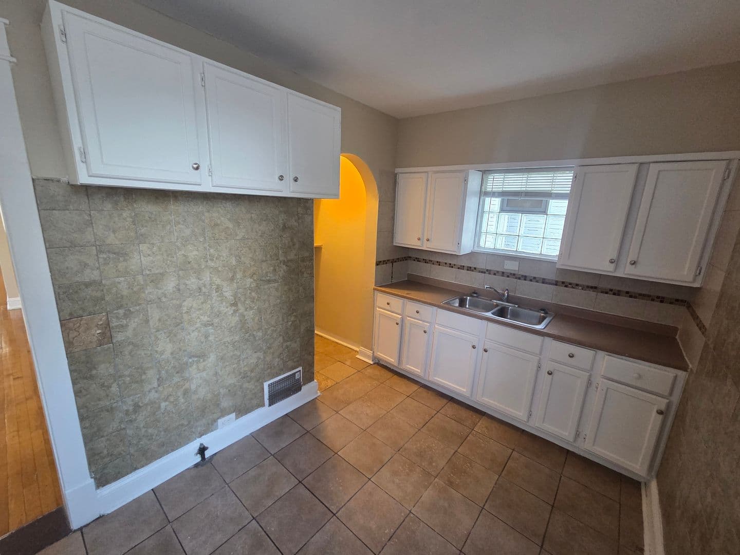 Chicago House: 10135 S Racine Ave