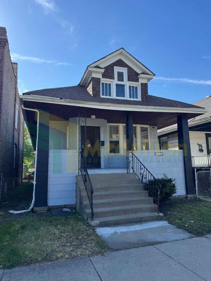 Chicago House: 133 E 114th Pl