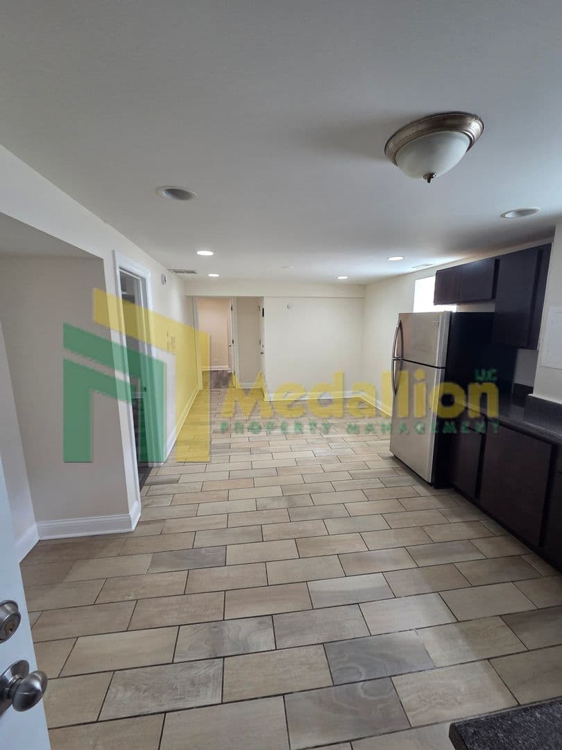 Chicago Apartment: 7154 S Francisco Ave