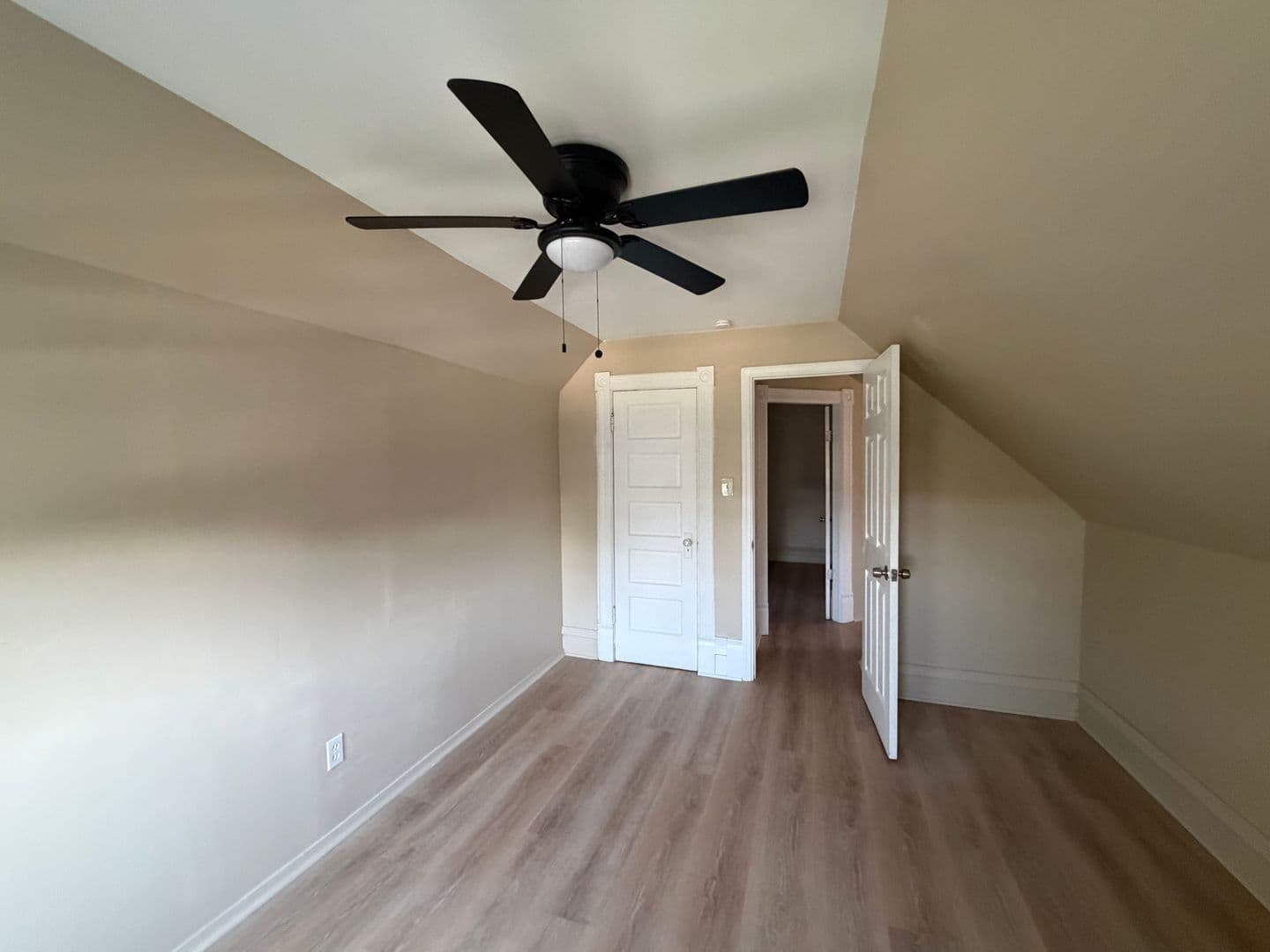 Chicago House: 1748 W Steuben St
