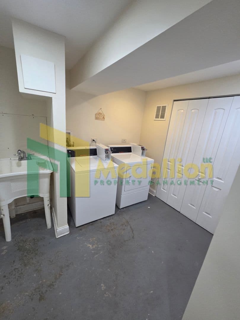 Chicago Apartment: 7154 S Francisco Ave