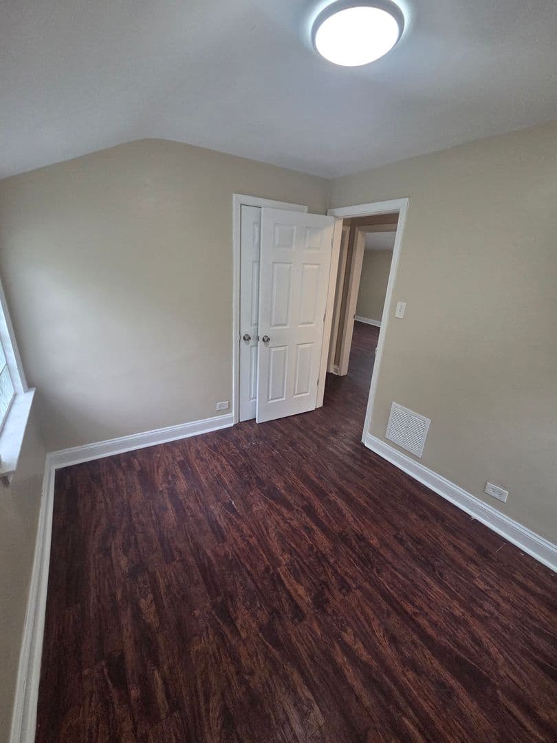 Chicago House: 9911 S Paxton Ave