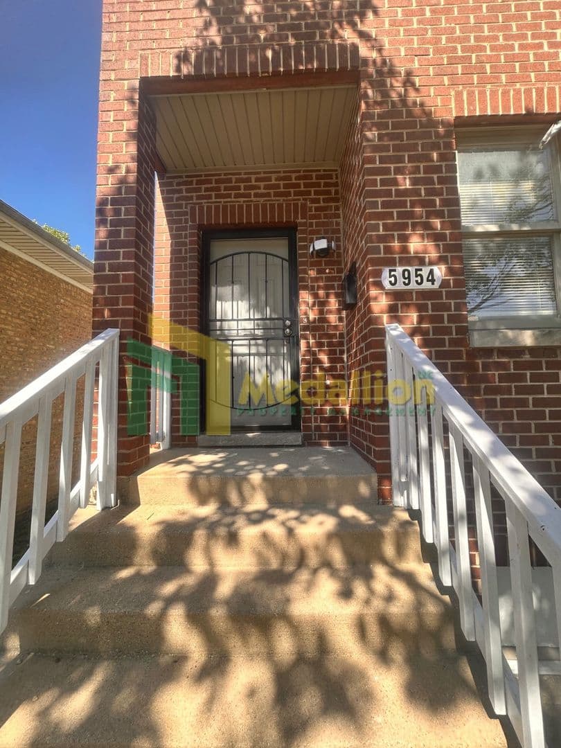 Chicago House: 5954 S Maplewood Ave