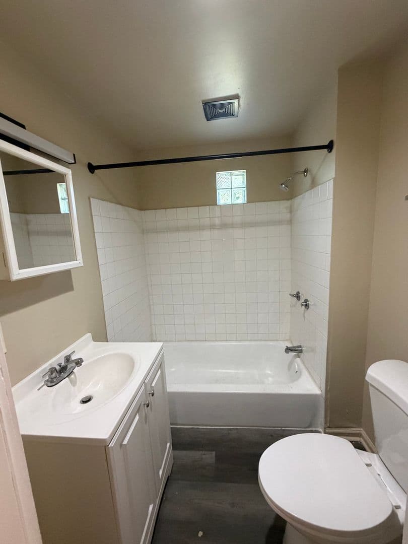 Chicago House: 1748 W Steuben St