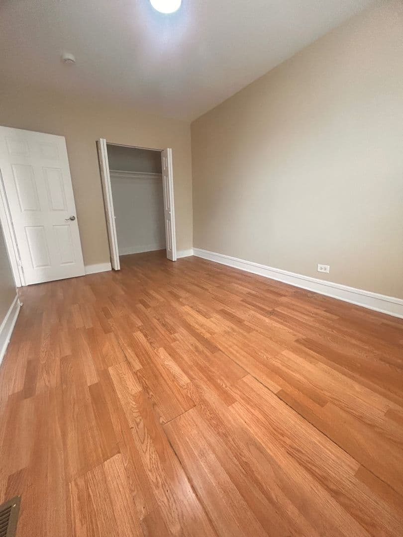 Chicago House: 6938 S Prairie Ave