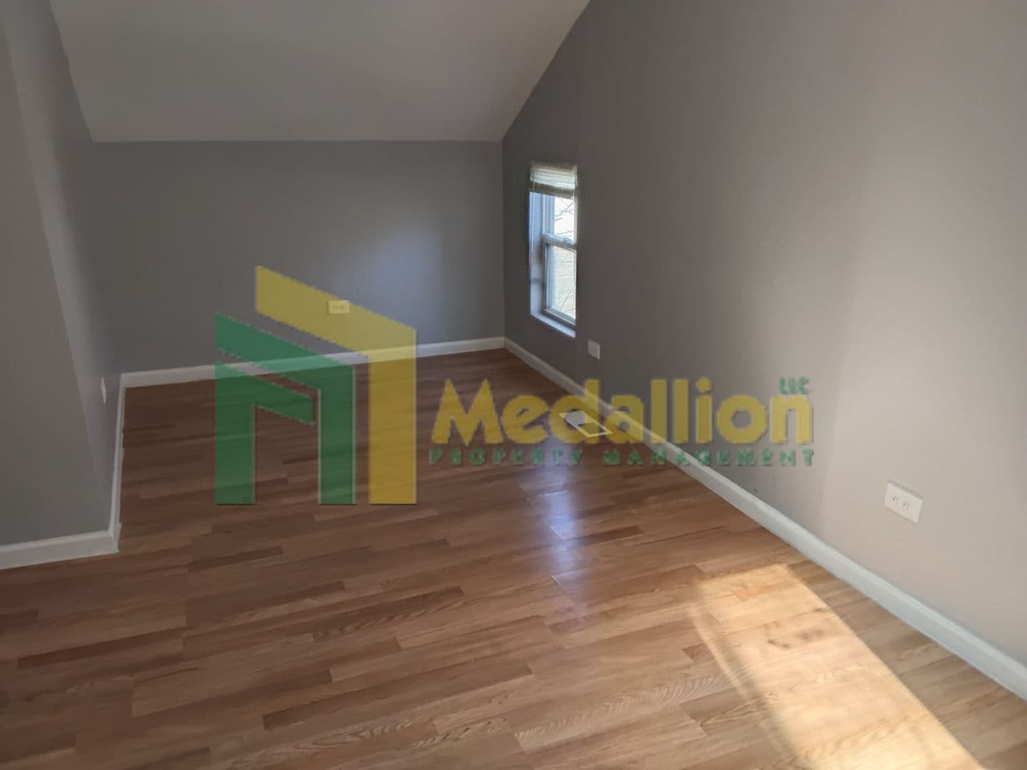 Chicago Apartment: 1241 N Ashland Ave (2nd Fl Rear)