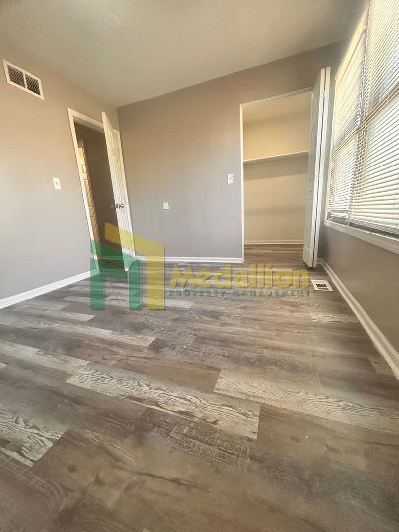 Chicago House: 5954 S Maplewood Ave