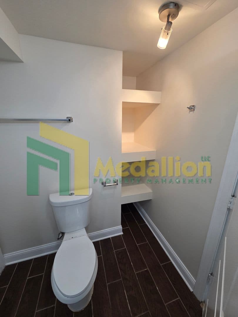 Chicago Apartment: 7154 S Francisco Ave