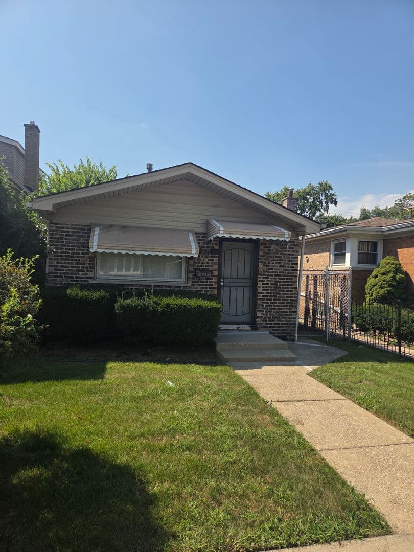 Chicago House: 7514 S Winchester Ave