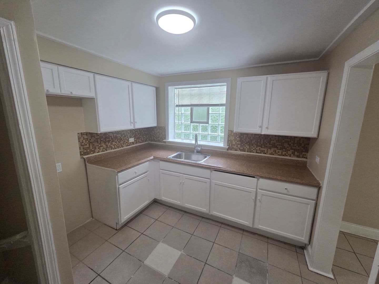 Chicago House: 9911 S Paxton Ave