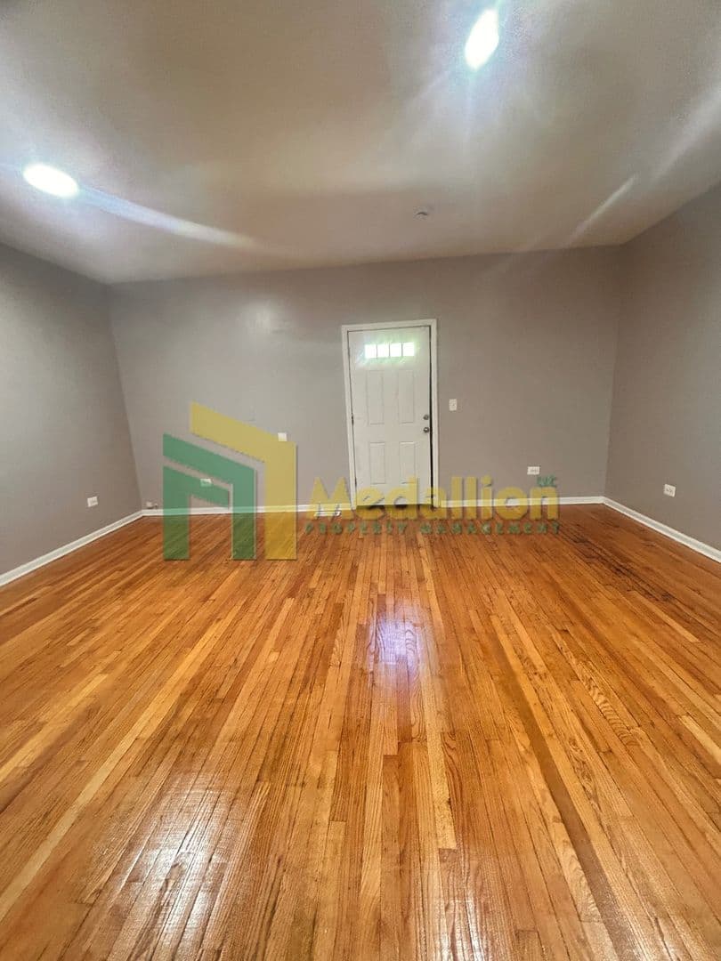 Chicago House: 5954 S Maplewood Ave