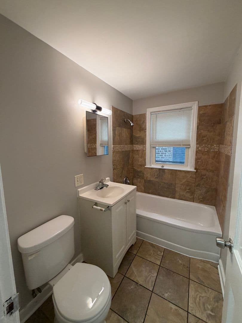 Chicago House: 8339 S Hamilton Ave