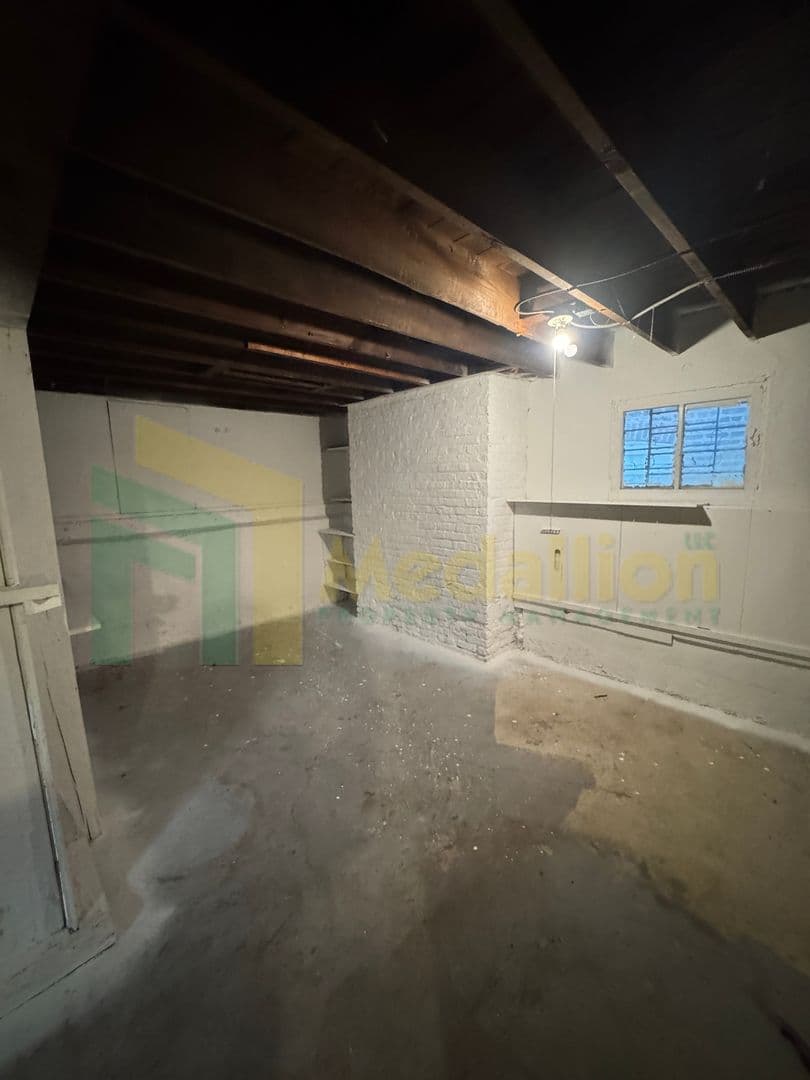 Chicago House: 133 E 114th Pl