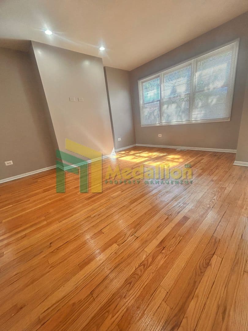 Chicago House: 5954 S Maplewood Ave
