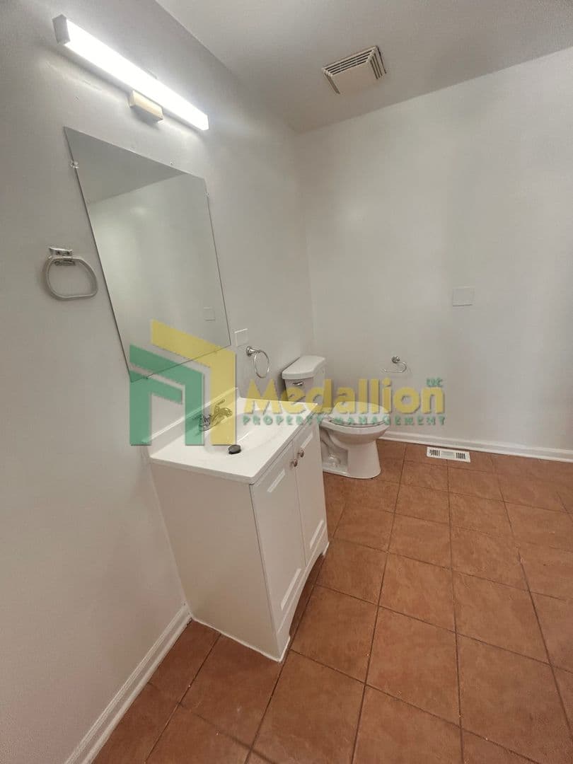 Chicago House: 5954 S Maplewood Ave