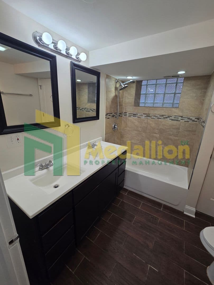 Chicago Apartment: 7154 S Francisco Ave