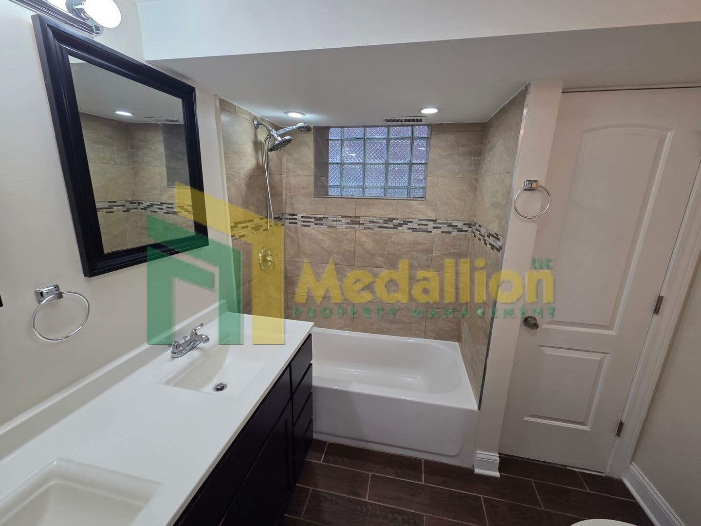 Chicago Apartment: 7154 S Francisco Ave