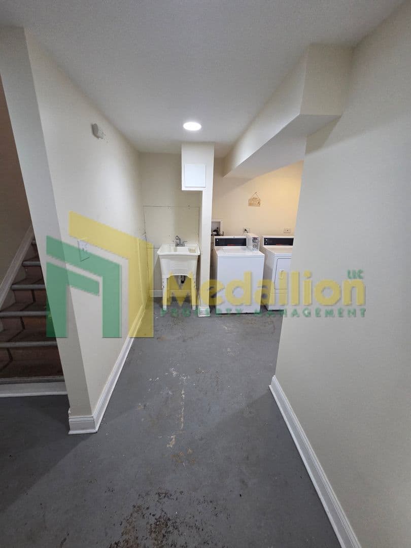 Chicago Apartment: 7154 S Francisco Ave