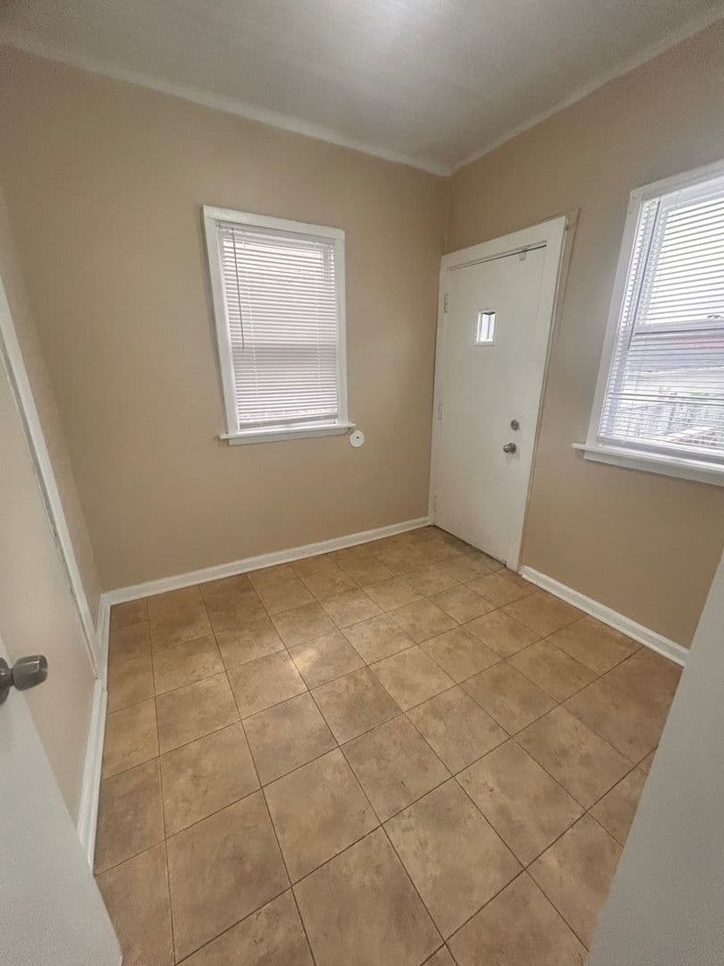 Chicago House: 8740 S Justine St