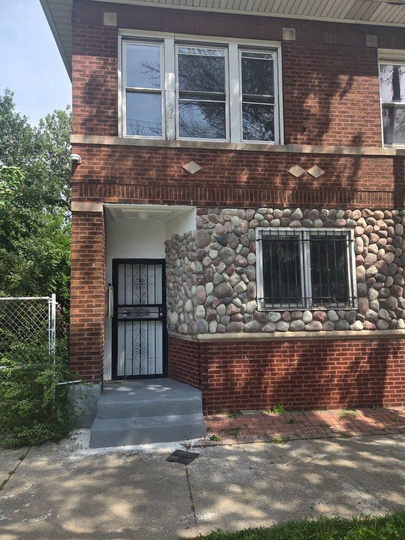 Chicago Multiplex: 2910 E 87th St - UNIT 1