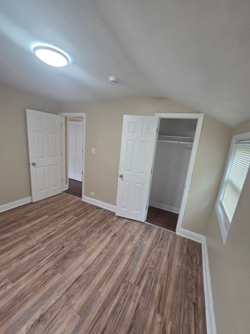 Chicago House: 9911 S Paxton Ave