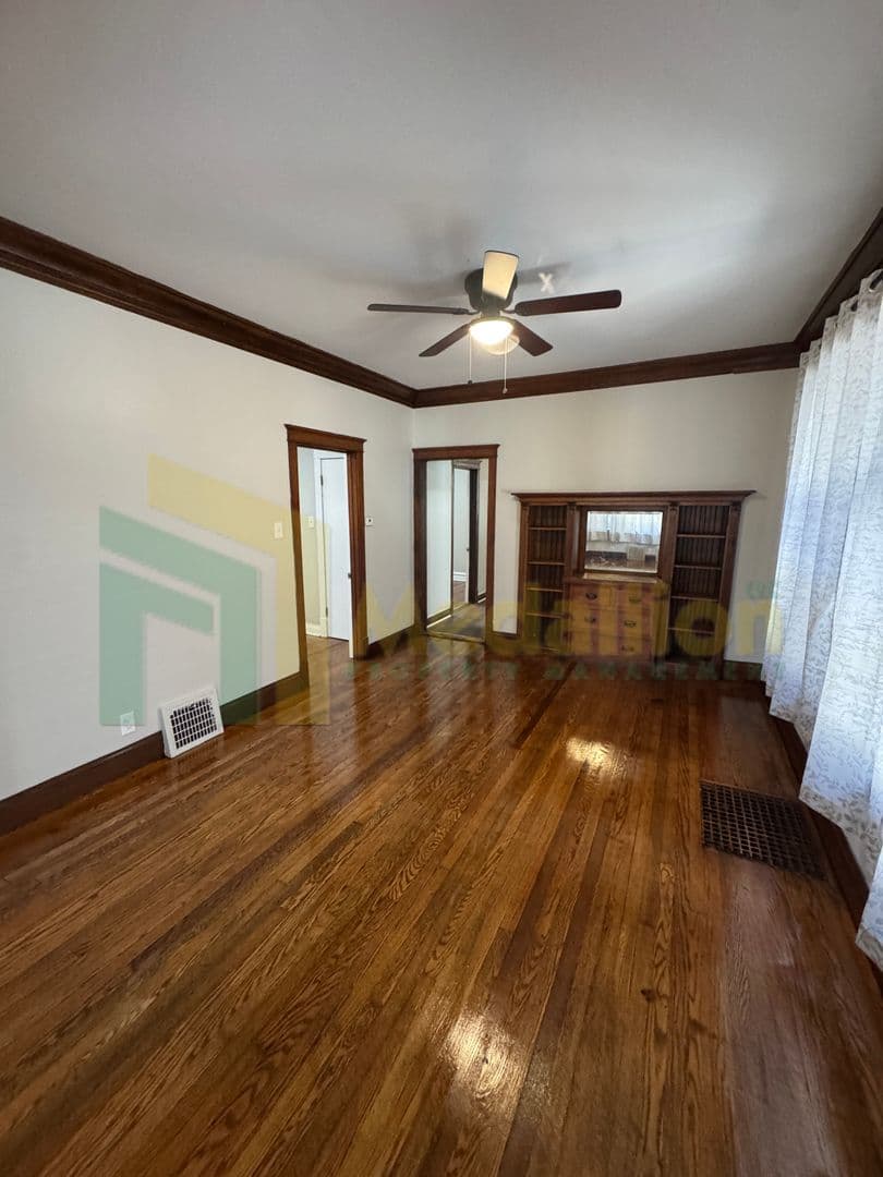 Chicago House: 133 E 114th Pl