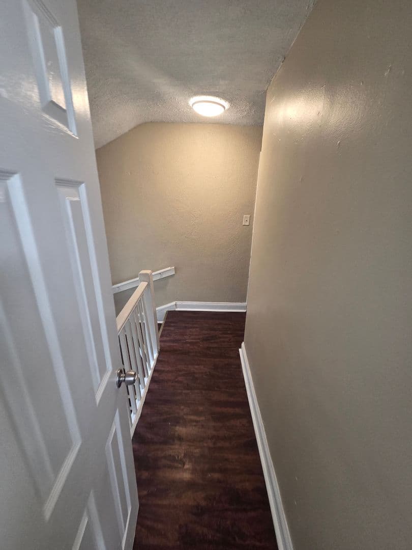 Chicago House: 9911 S Paxton Ave
