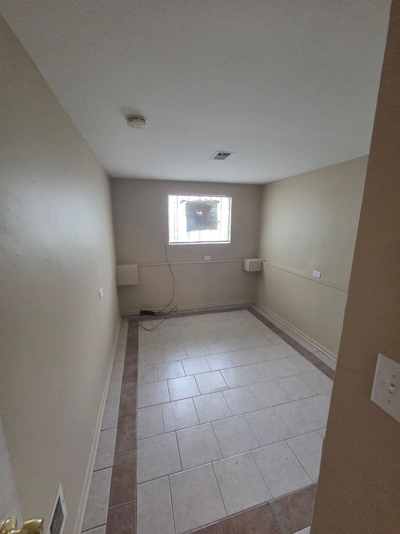 Chicago House: 7514 S Winchester Ave