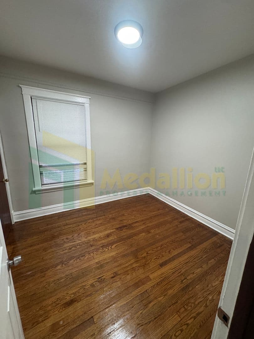 Chicago House: 133 E 114th Pl