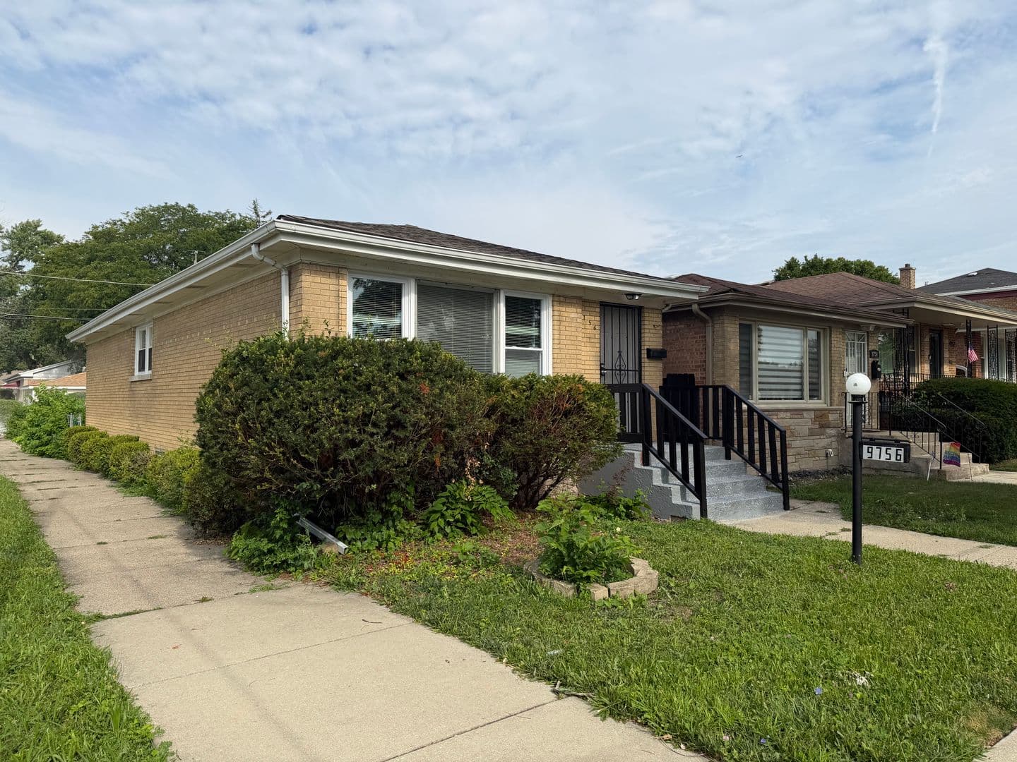 Chicago House: 9756 S Lowe Ave