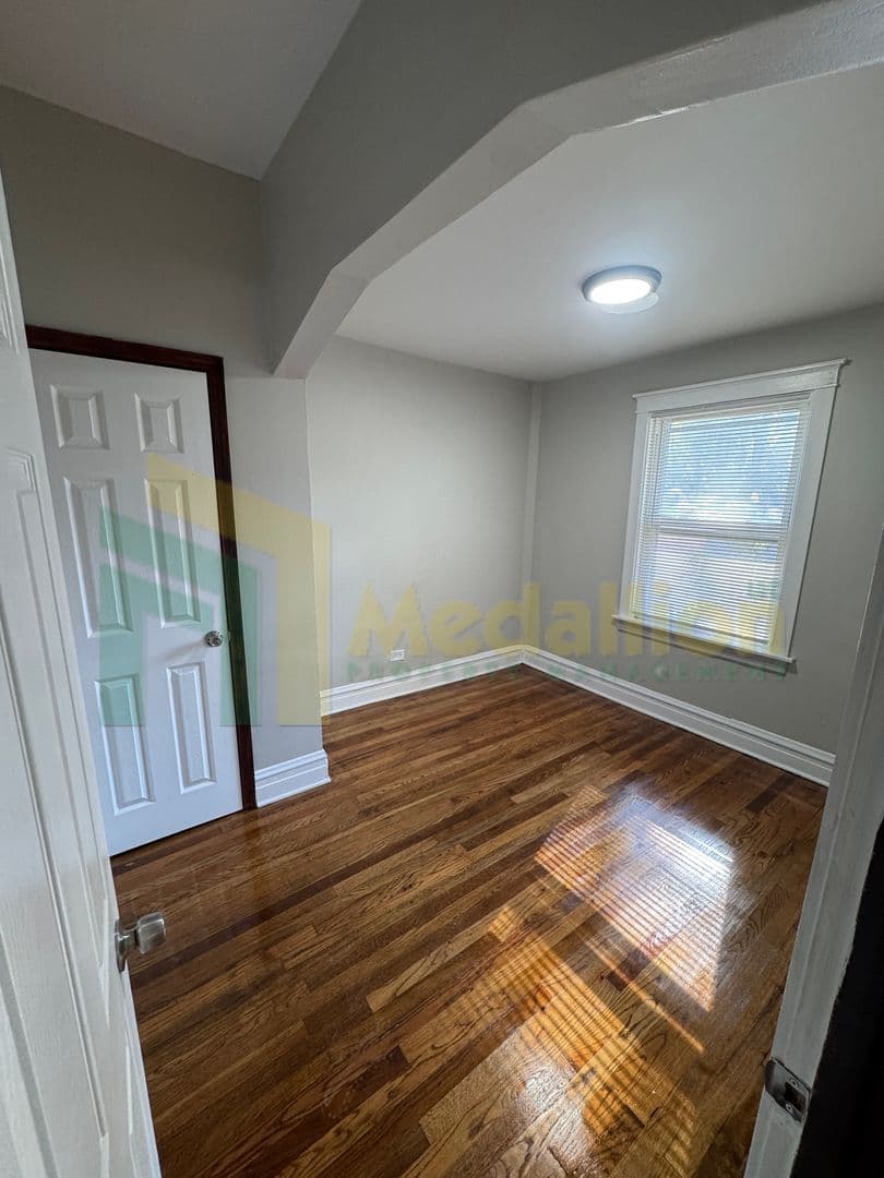 Chicago House: 133 E 114th Pl