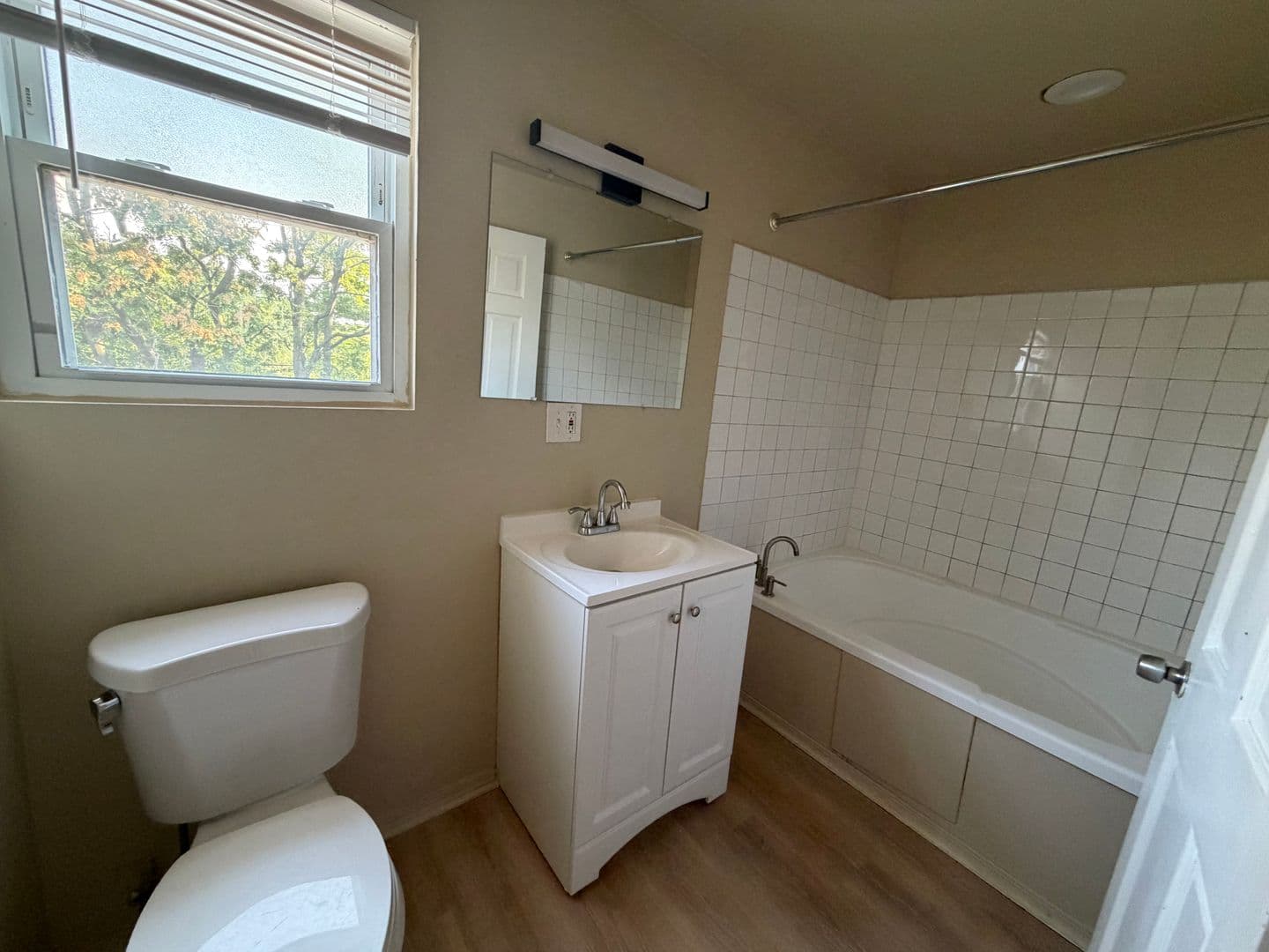 Chicago House: 1748 W Steuben St