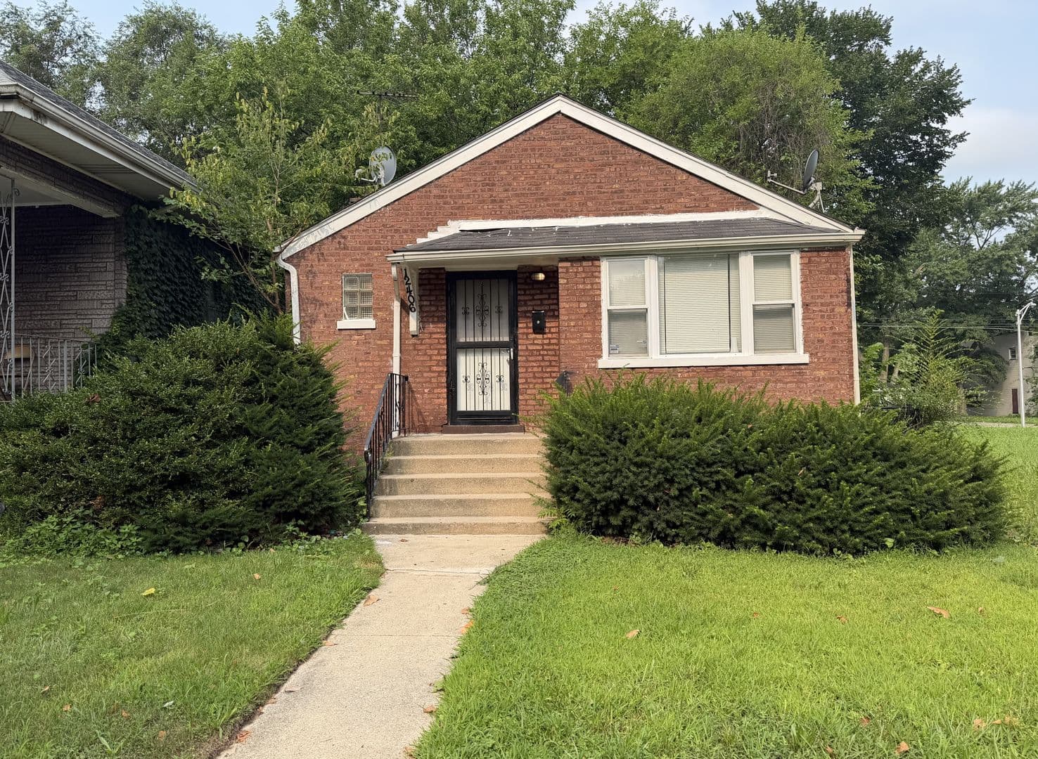Chicago House: 12406 S Normal Ave