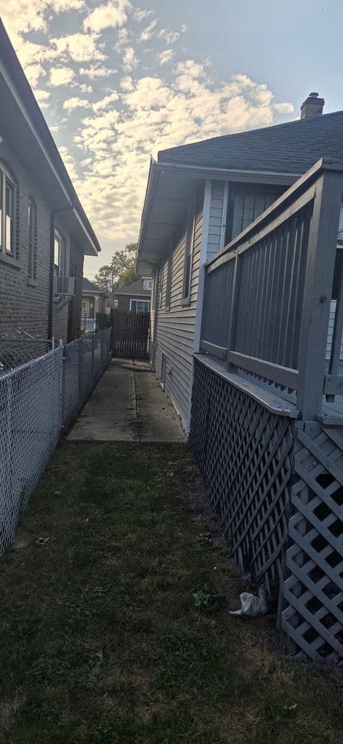 Chicago House: 9815 S Throop St